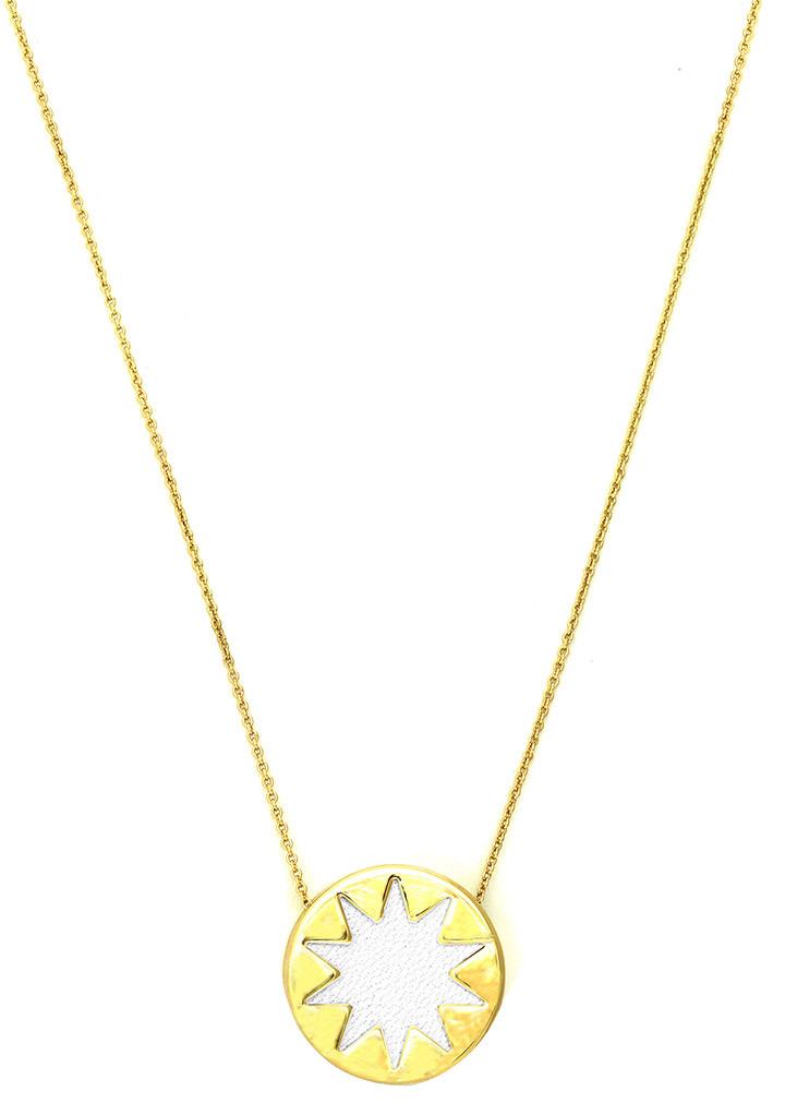 Women outfit in a necklace rental from House of Harlow 1960 called Mini Sunburst Pendant Necklace