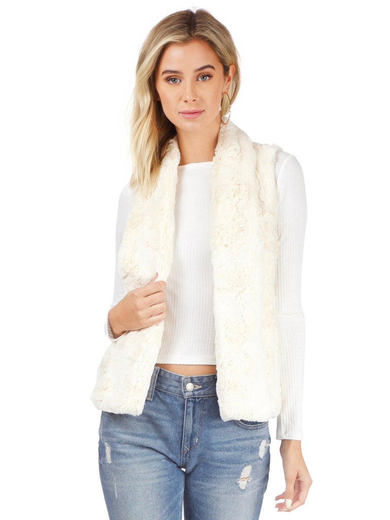 Girl outfit in a top rental from BB Dakota called Jack By Bb Dakota Cheerio Faux Fur Vest