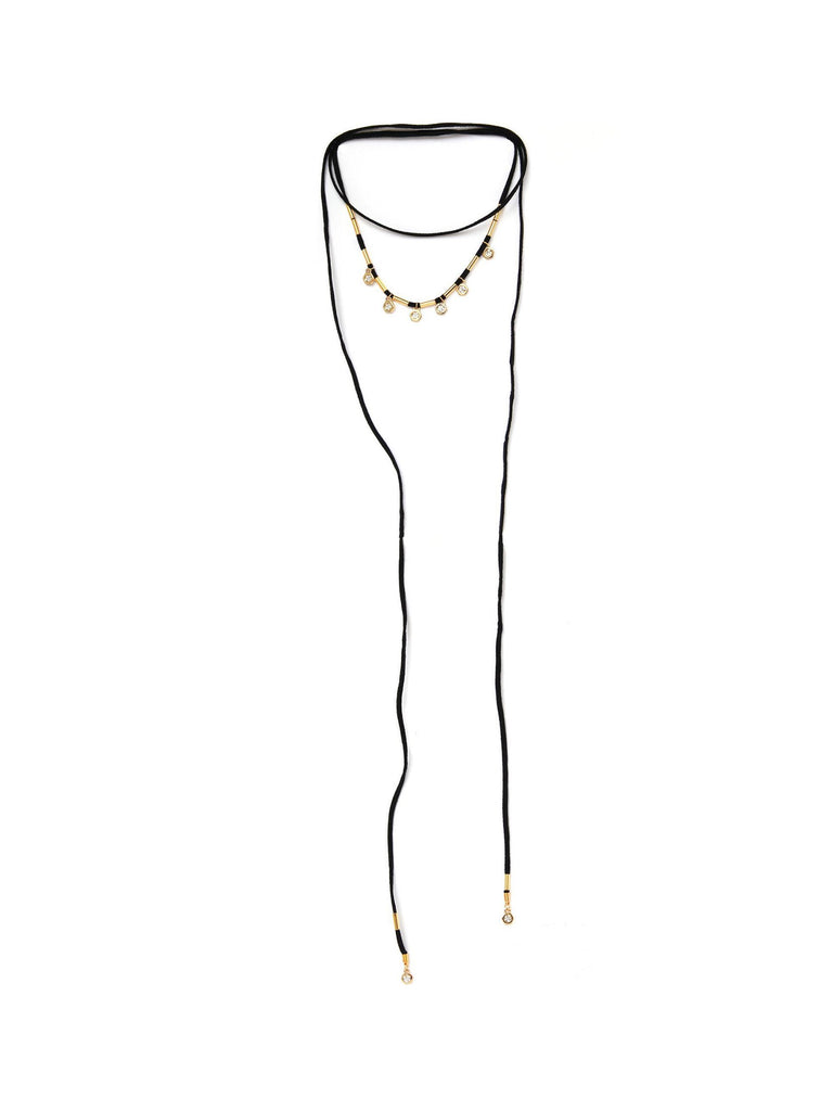 Women outfit in a choker rental from Ettika called Straight And Narrow Earring In Gold
