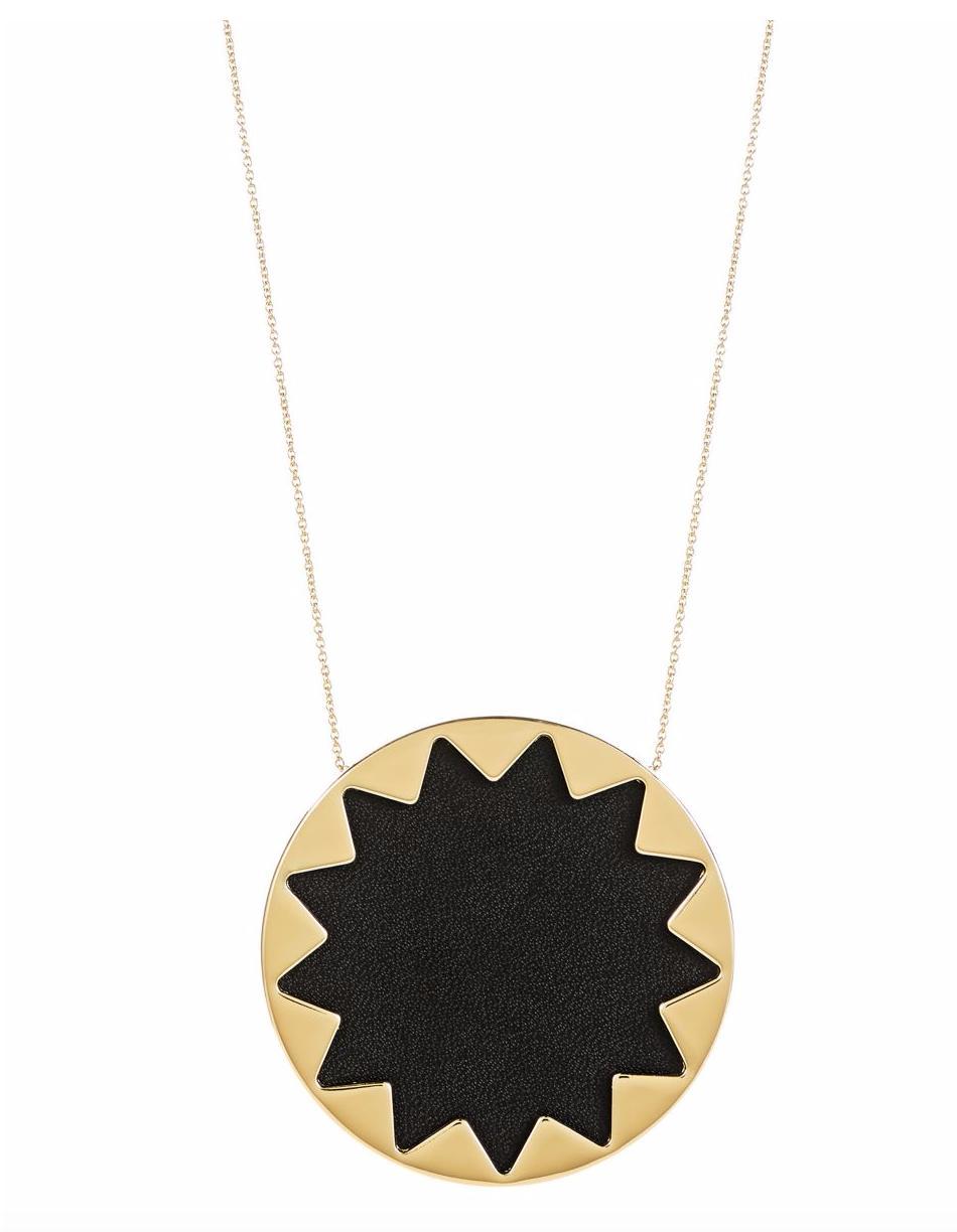 Women outfit in a necklace rental from House of Harlow 1960 called Black Large Sunburst Necklace