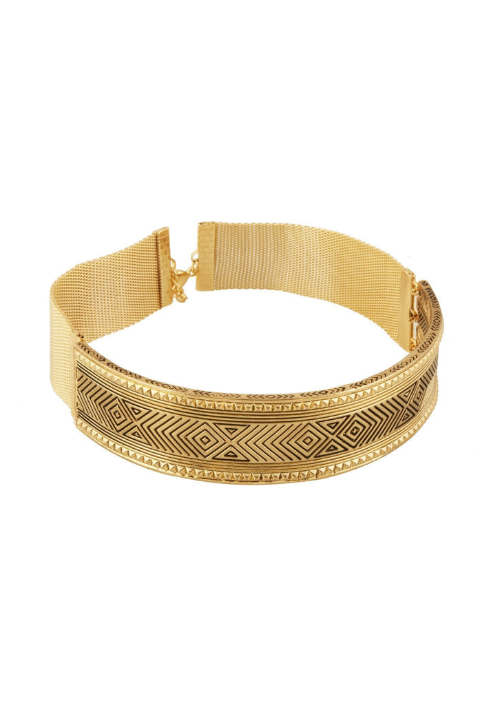 Women outfit in a necklace rental from House of Harlow 1960 called Aztec Bangle