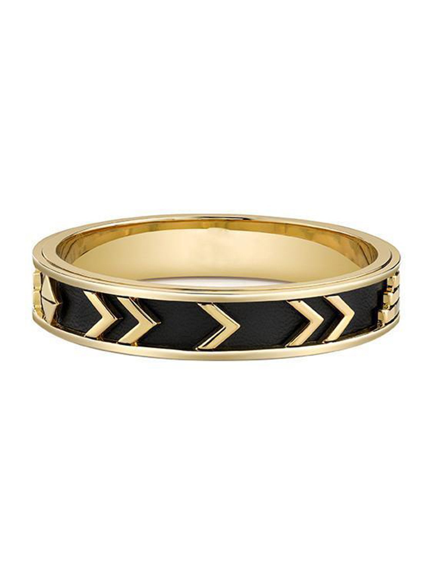 Women outfit in a bracelet rental from House of Harlow 1960 called Aztec Bangle