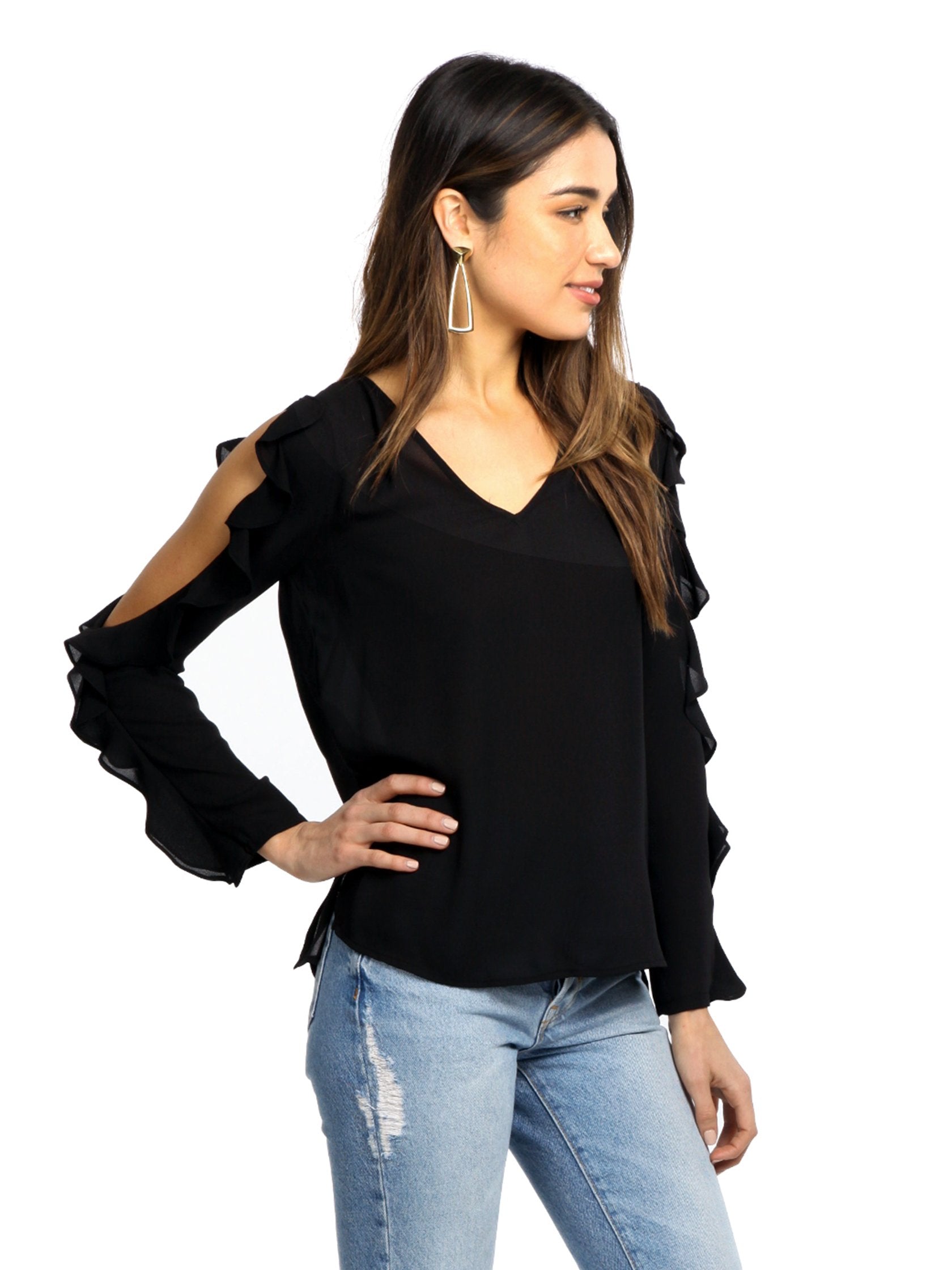 Girl outfit in a top rental from 1.STATE called Ruffle Cold Shoulder Top
