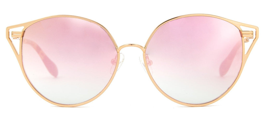 Women wearing a sunglasses rental from Sonix called Ibiza Sunglasses