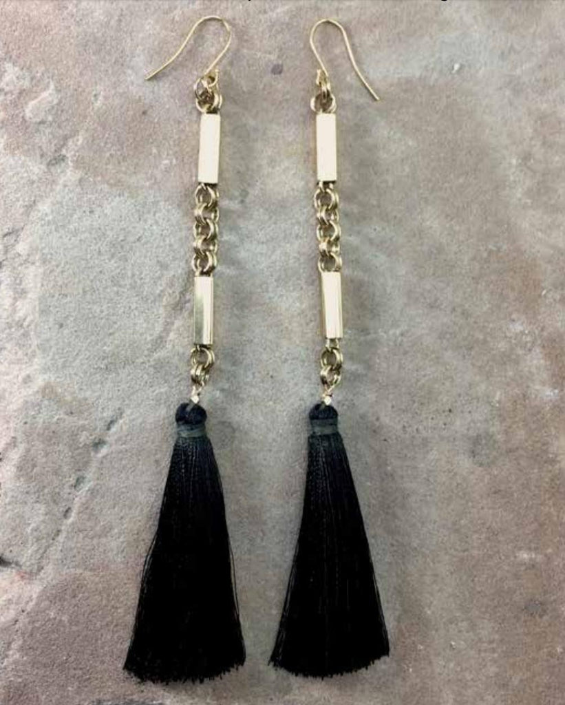 Woman wearing a earrings rental from Vanessa Mooney called The Astrid Gold Knotted Tassel Earrings