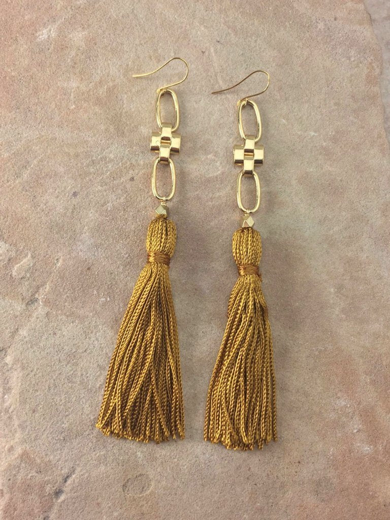 Women outfit in a earrings rental from Vanessa Mooney called The Astrid Knotted Tassel Earrings
