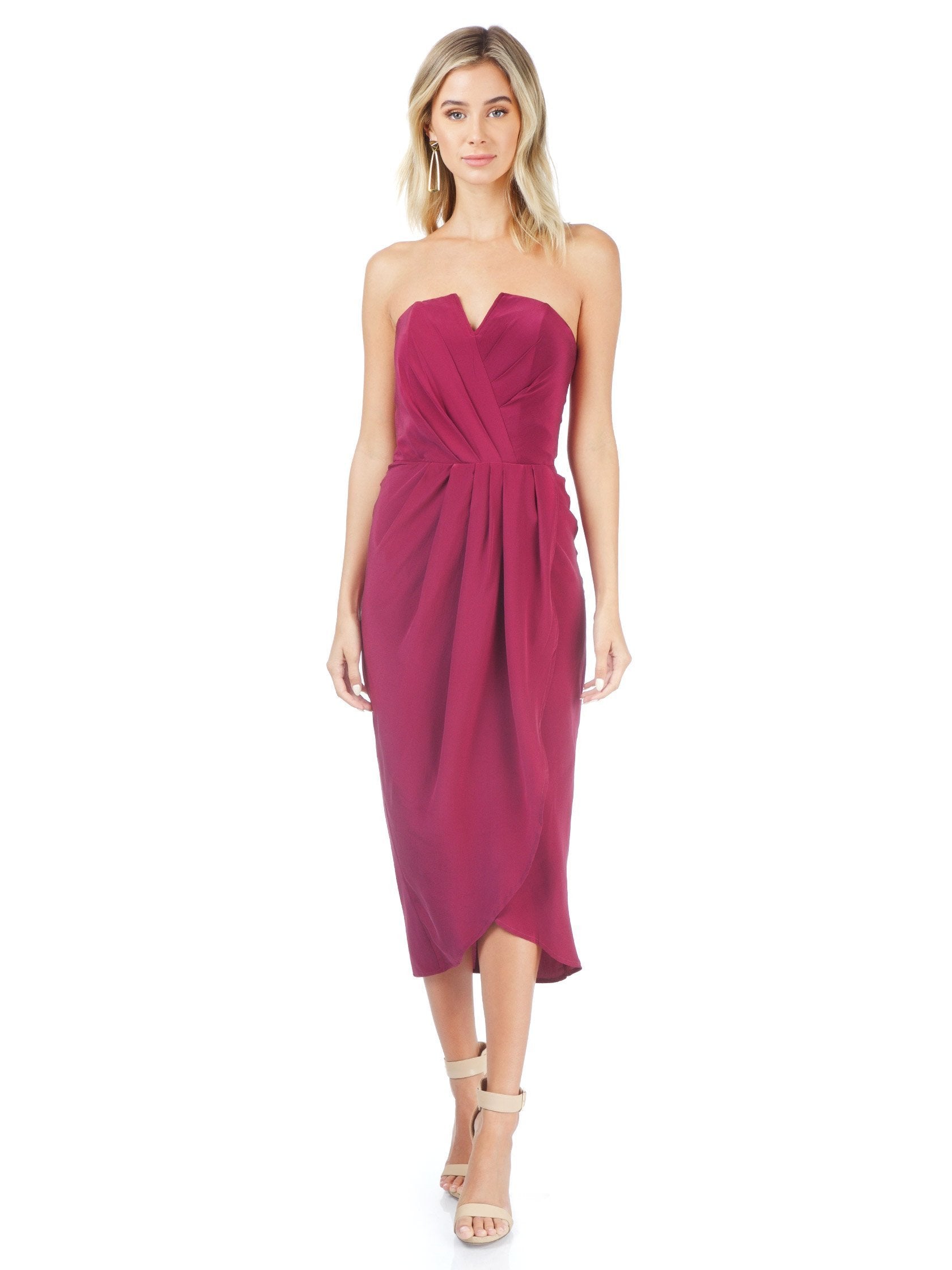 Girl outfit in a dress rental from YUMI KIM called Glamour Night Midi Dress